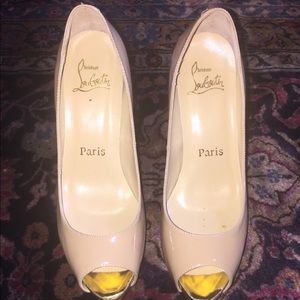 Women’s nude color peep toe pump